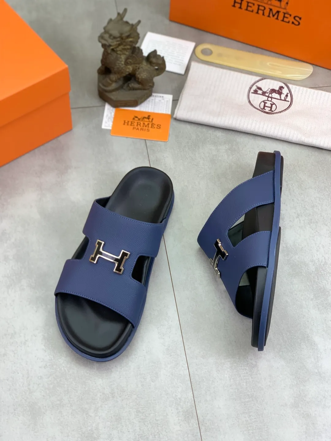 Men's shoes 💰P440 New [HERMES] high-end quality new Hermès slippers, made of imported calfskin, wear-resistant and non-slip rubber outsole. Fashionable and elegant code number: 39-44 (38 45 46 customized)